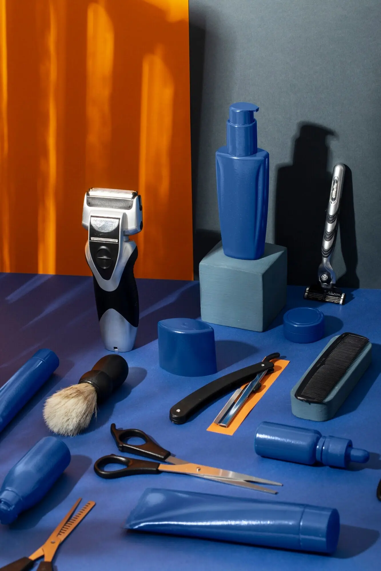 Крупный план мужских средств для ухода за собой