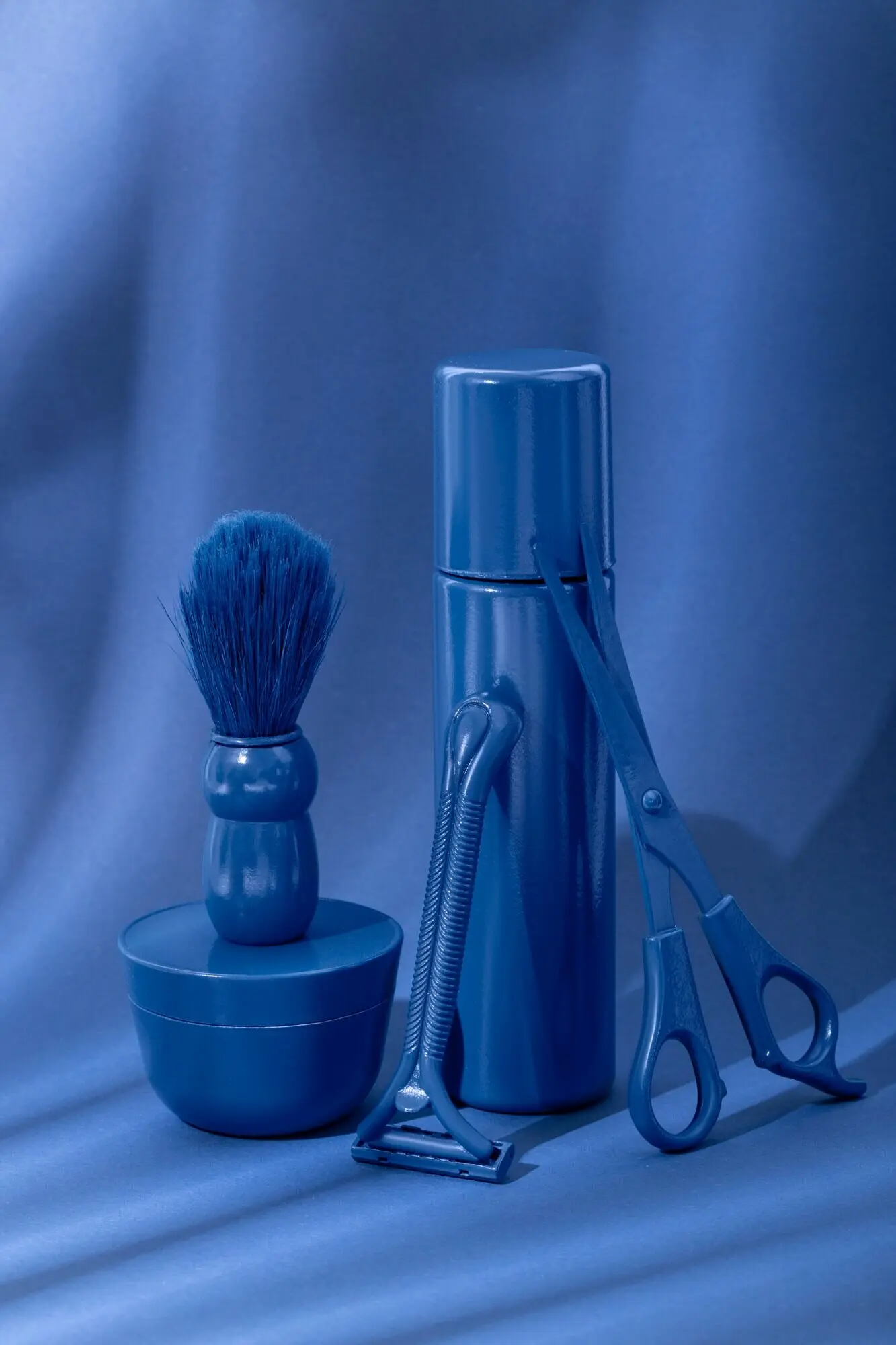 Крупный план мужских средств ухода за собой